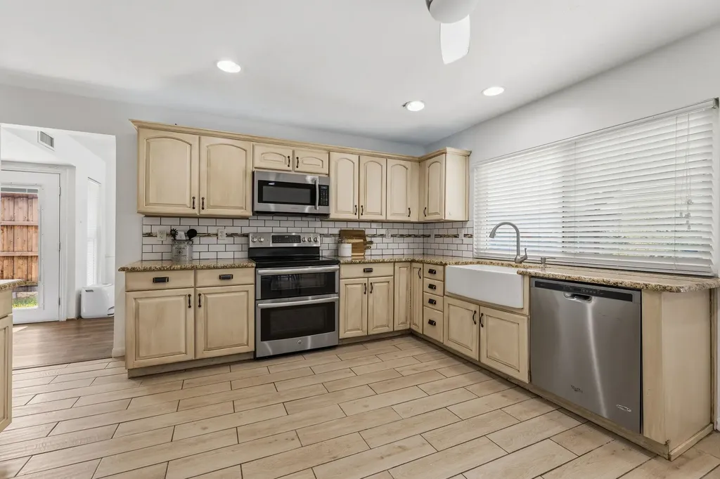 2902 High Plateau Drive Garland TX 75044