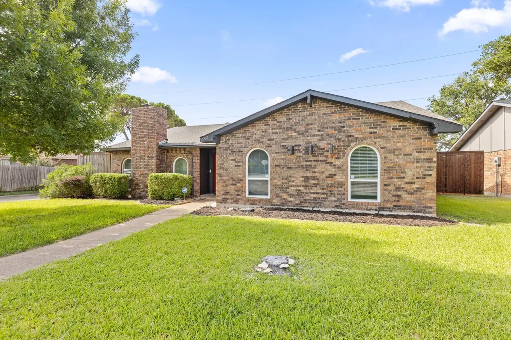 2902 High Plateau Drive Garland TX 75044