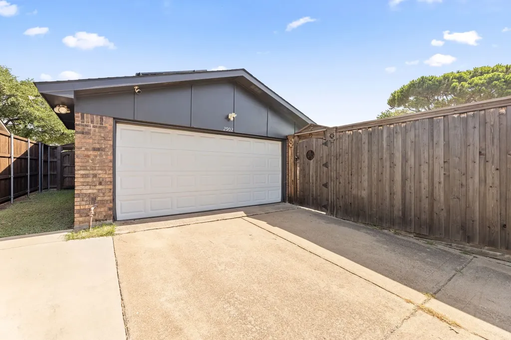 2902 High Plateau Drive Garland TX 75044