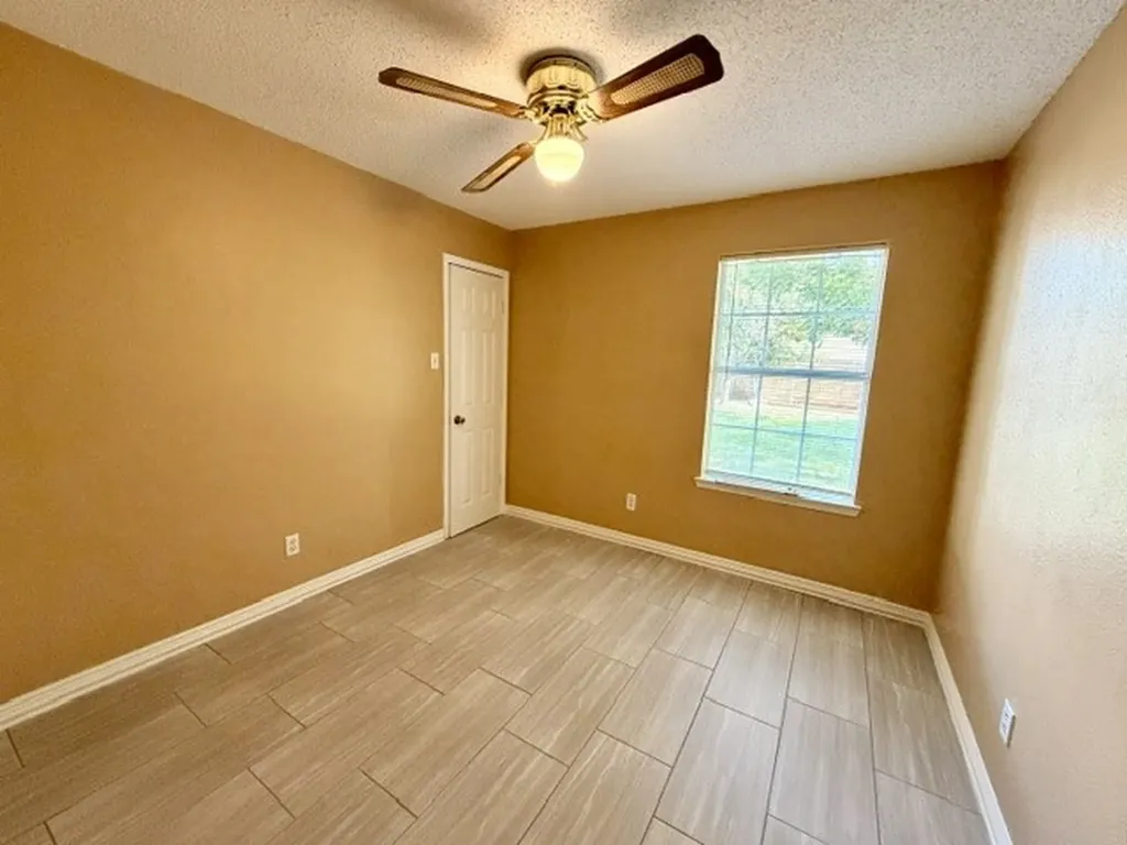 2604 Crix Lane Fort Worth TX 76140