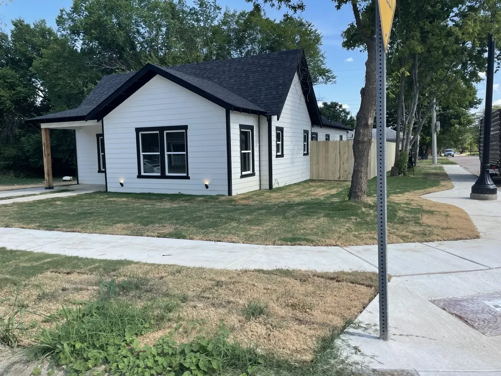 1302 E Humbolt Street Fort Worth TX 76104