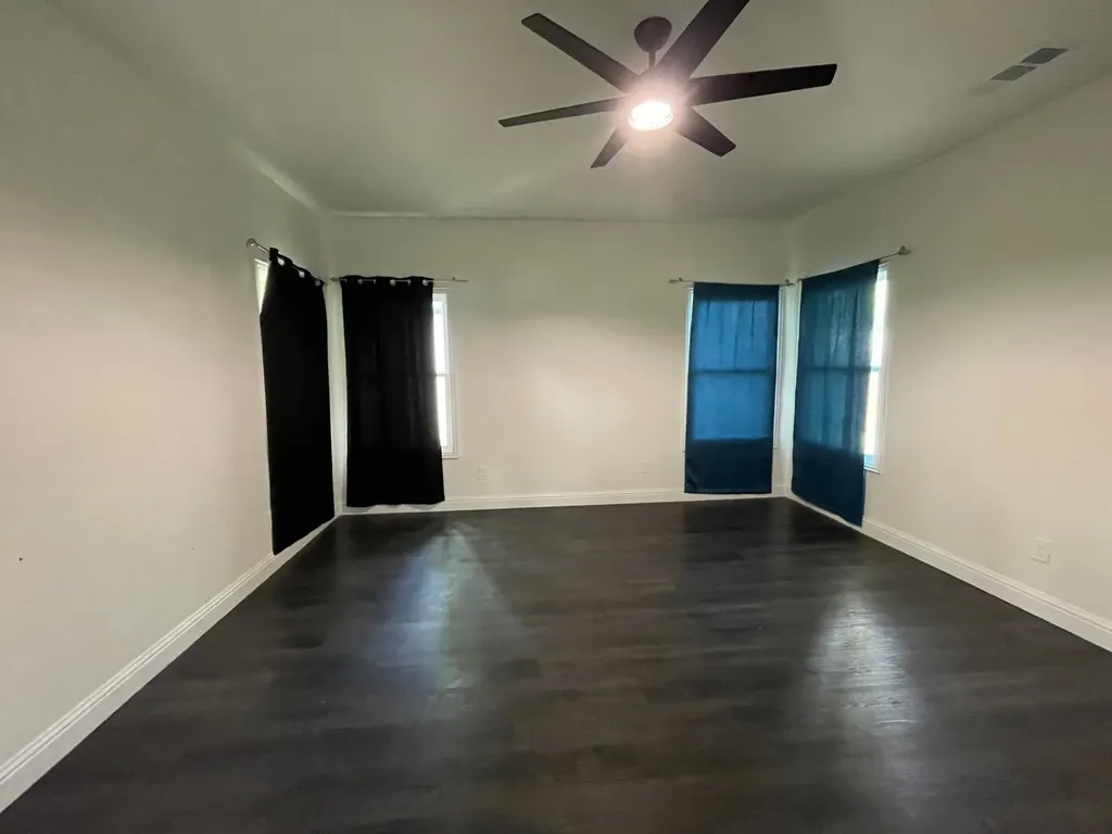 1302 E Humbolt Street Fort Worth TX 76104