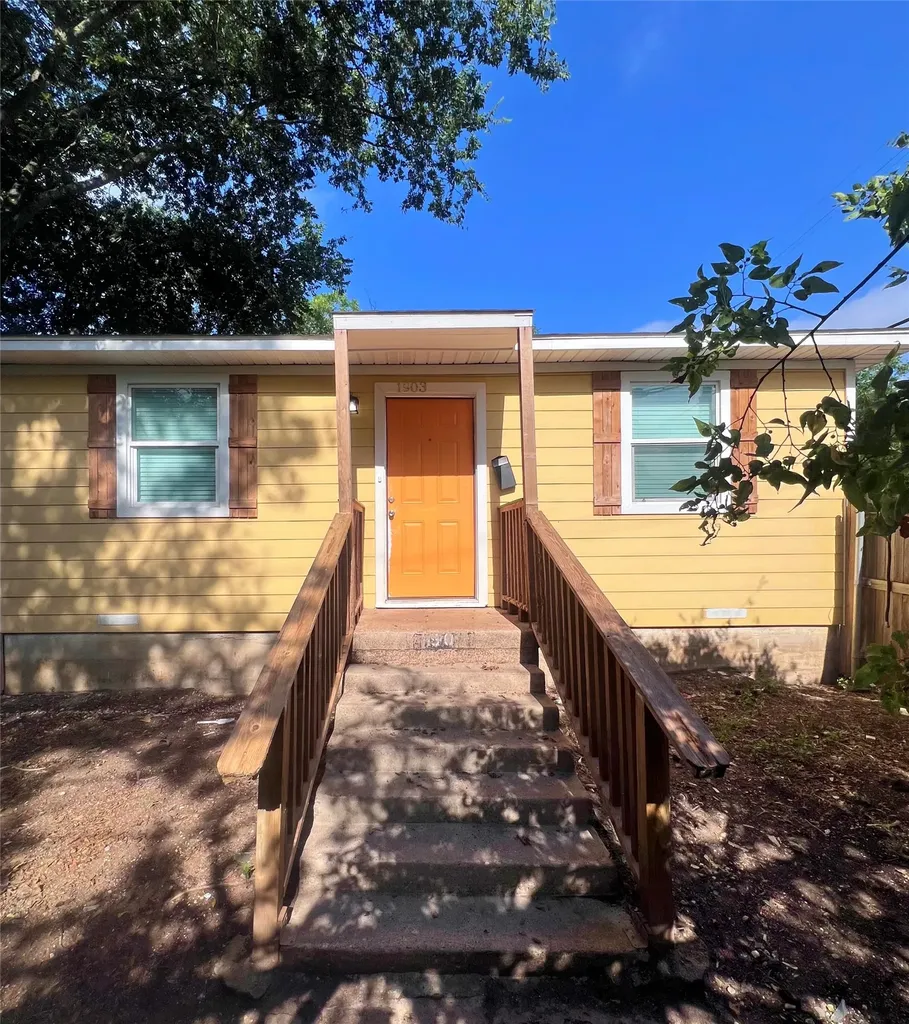 1903 Dryden Drive Dallas TX 75211