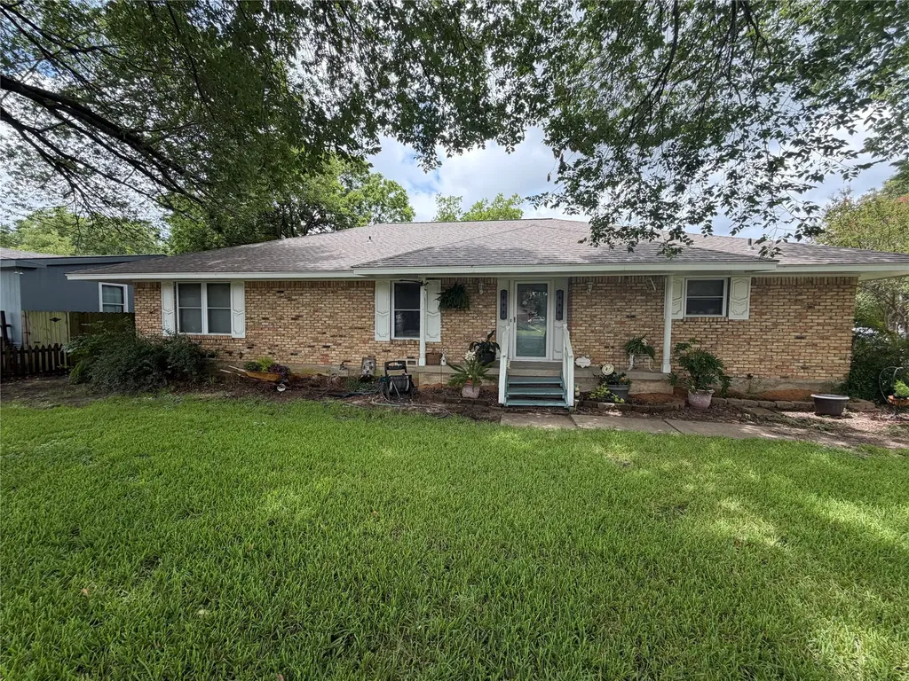 209 N 4th Street Crandall TX 75114