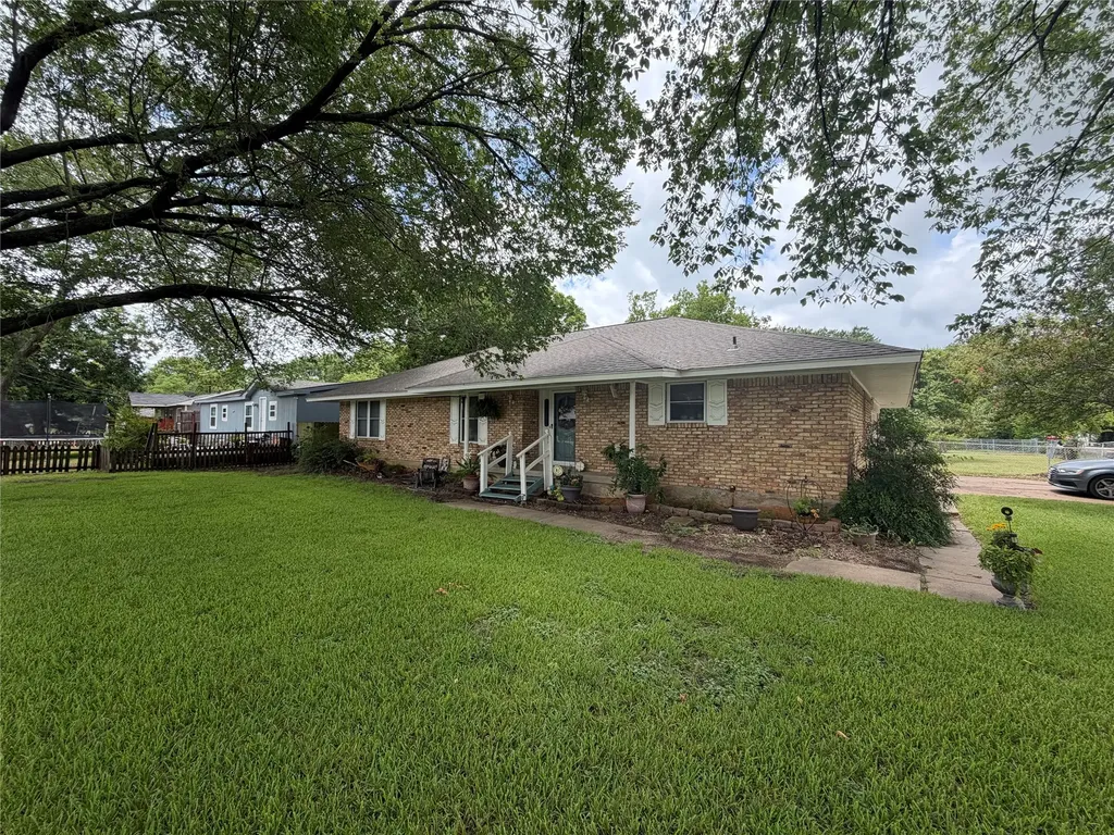 209 N 4th Street Crandall TX 75114