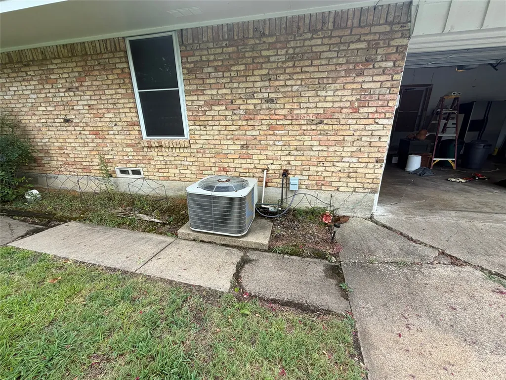 209 N 4th Street Crandall TX 75114