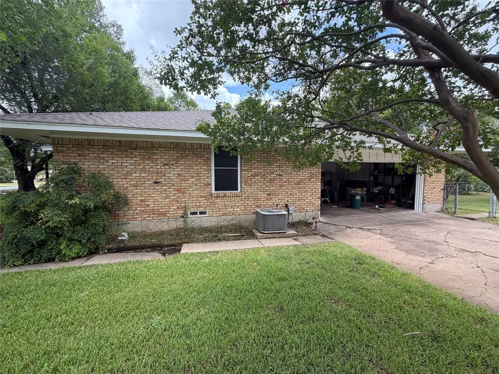 209 N 4th Street Crandall TX 75114
