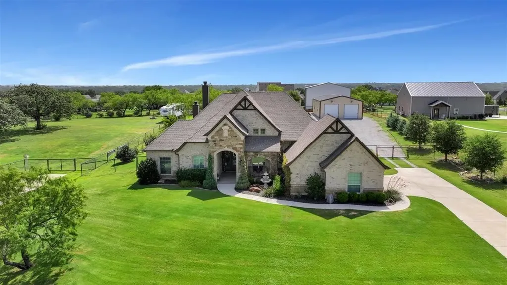 140 Lucky Ridge Lane Boyd TX 76023