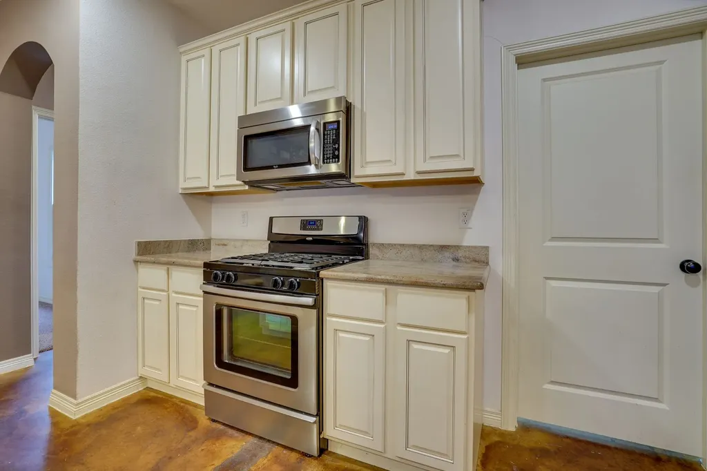 617 E Worth Street Grapevine TX 76051