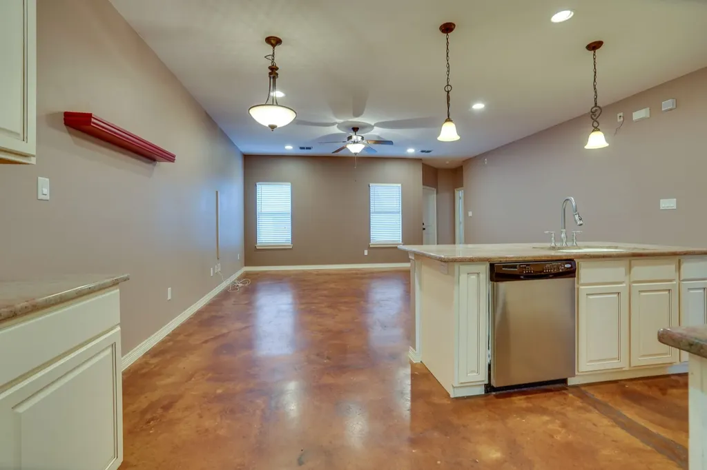 617 E Worth Street Grapevine TX 76051