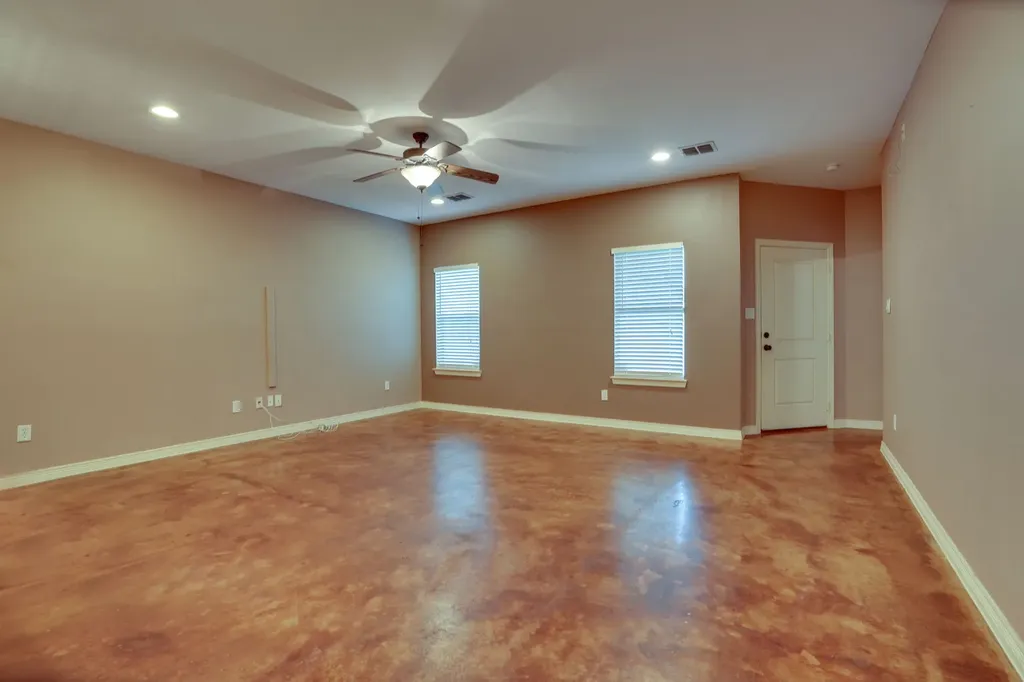 617 E Worth Street Grapevine TX 76051
