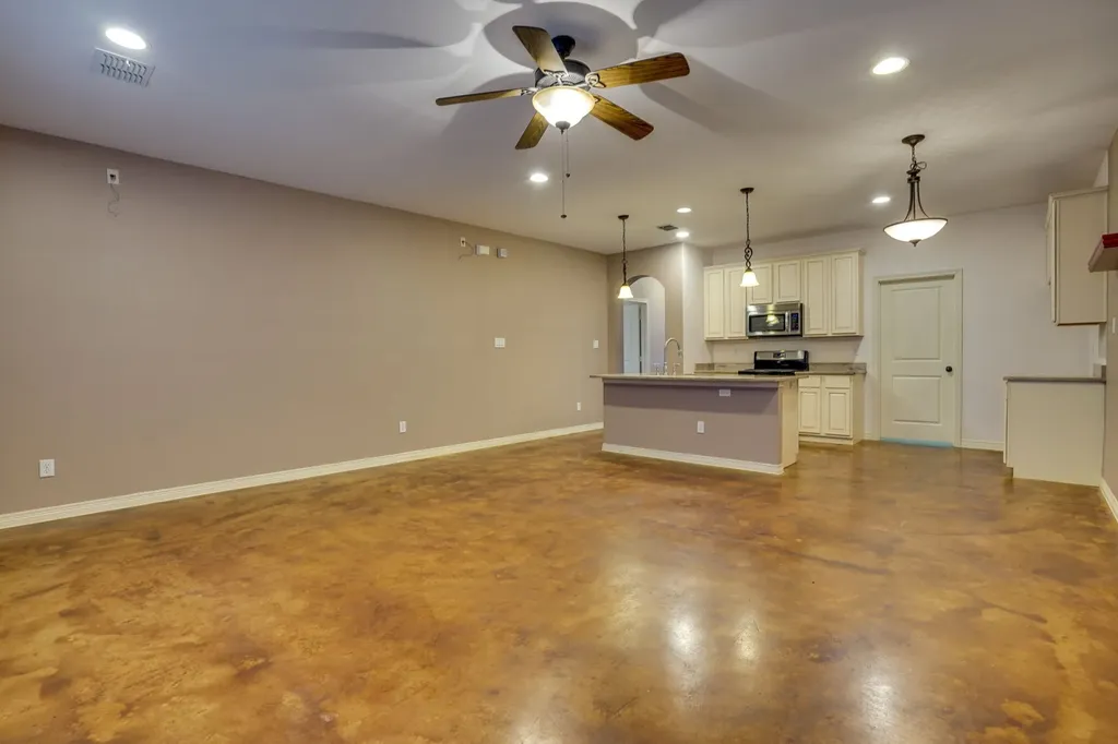 617 E Worth Street Grapevine TX 76051