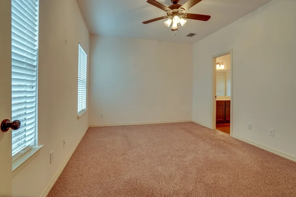 617 E Worth Street Grapevine TX 76051