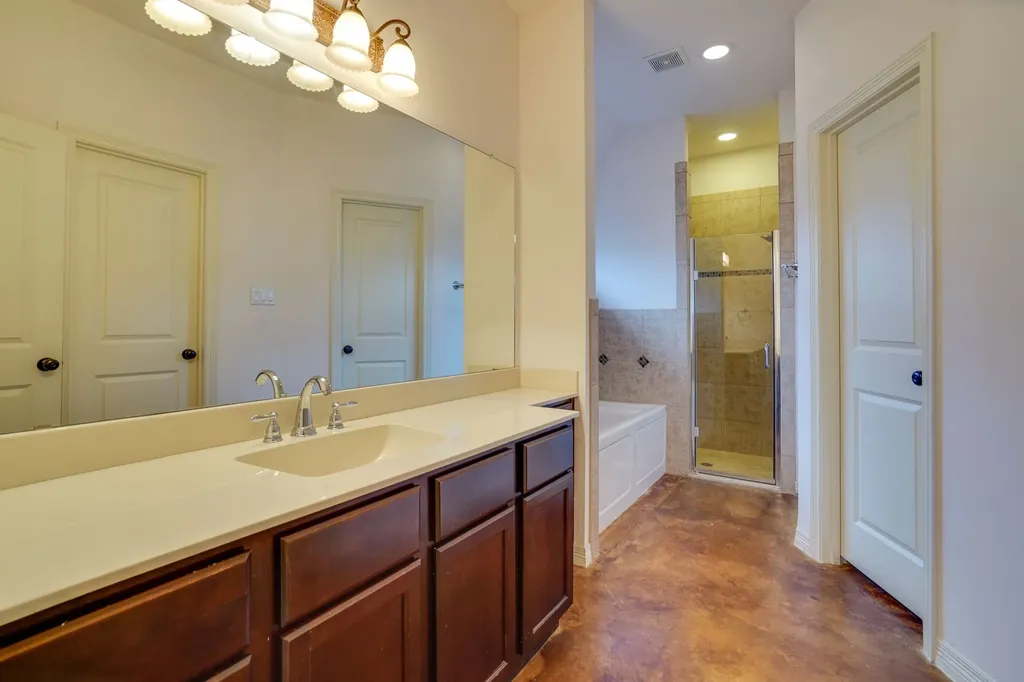 617 E Worth Street Grapevine TX 76051