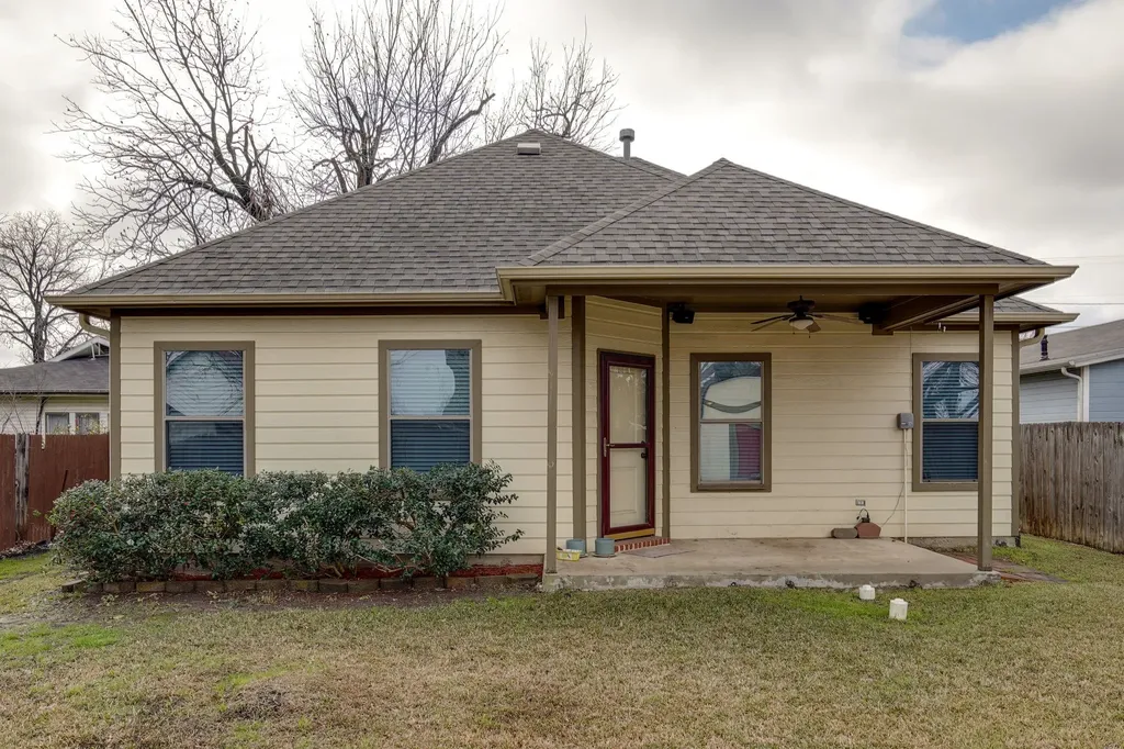 617 E Worth Street Grapevine TX 76051