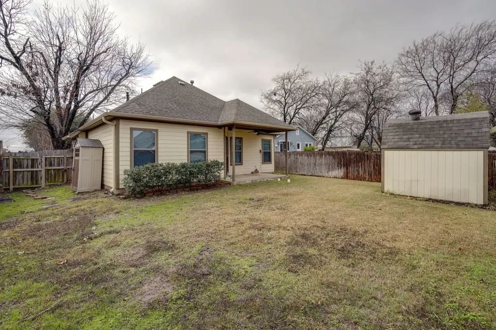617 E Worth Street Grapevine TX 76051