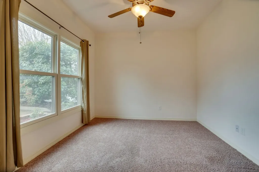 617 E Worth Street Grapevine TX 76051