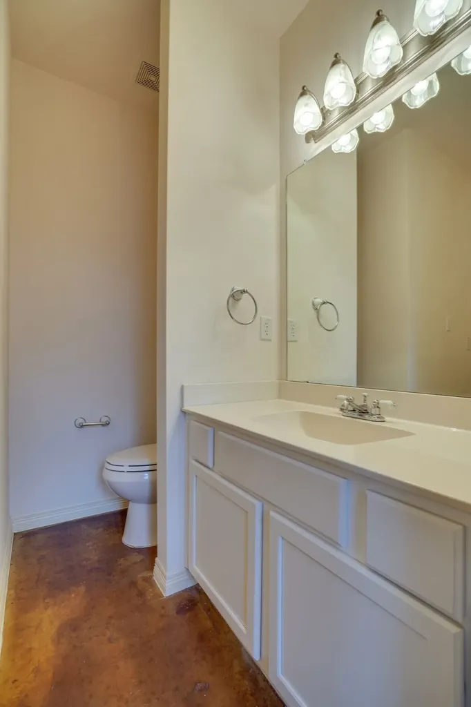 617 E Worth Street Grapevine TX 76051