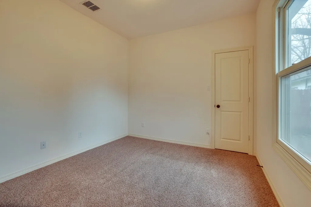 617 E Worth Street Grapevine TX 76051