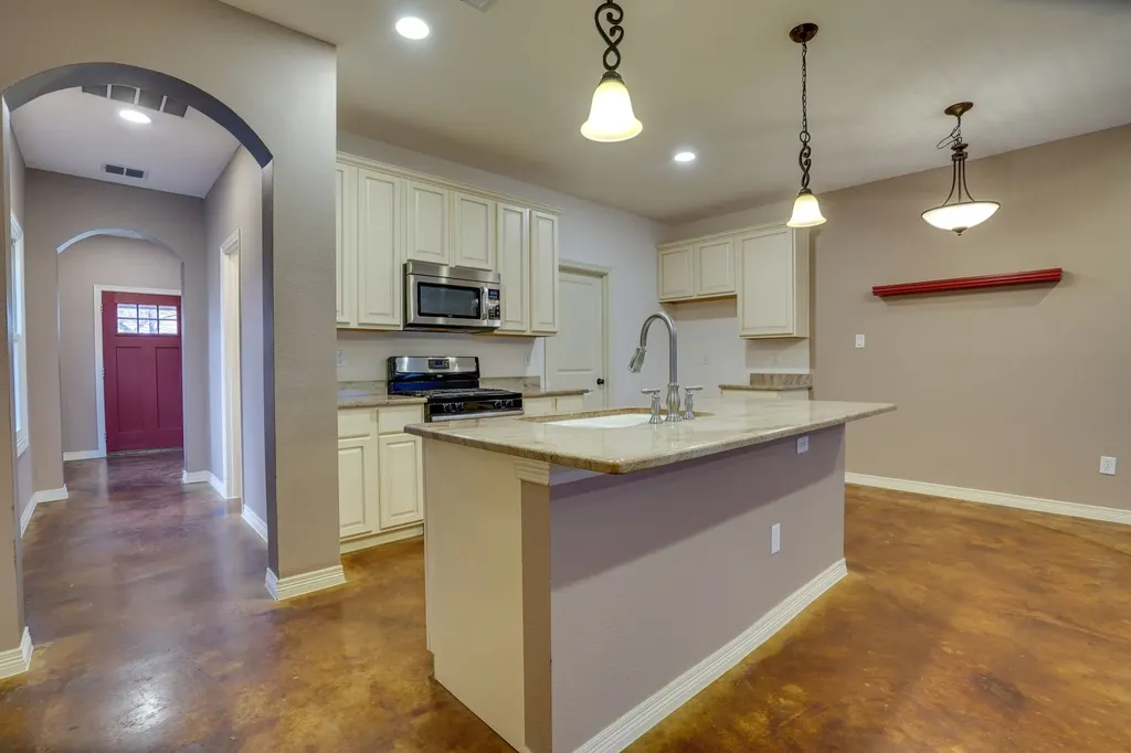 617 E Worth Street Grapevine TX 76051