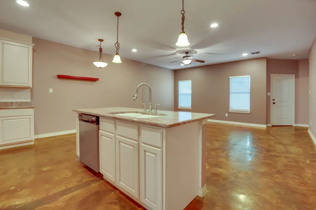 617 E Worth Street Grapevine TX 76051