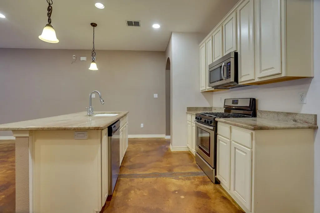 617 E Worth Street Grapevine TX 76051