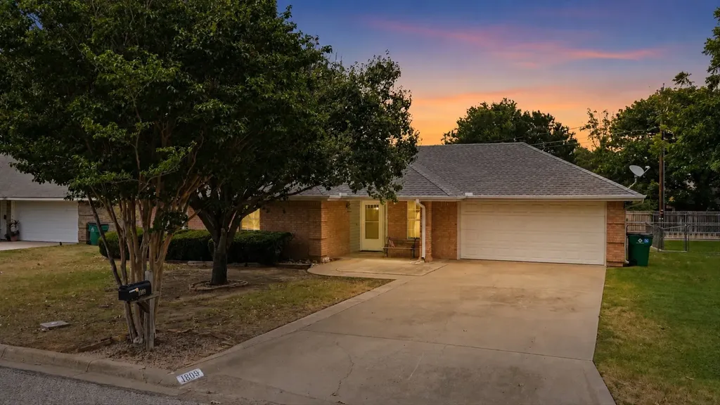 1809 Sprucewood Avenue Stephenville TX 76401