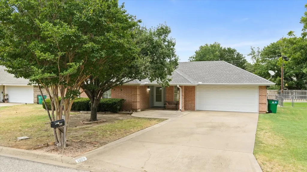 1809 Sprucewood Avenue Stephenville TX 76401