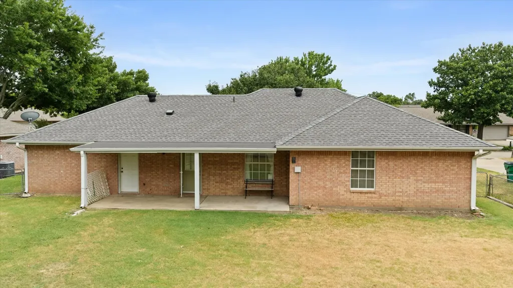 1809 Sprucewood Avenue Stephenville TX 76401