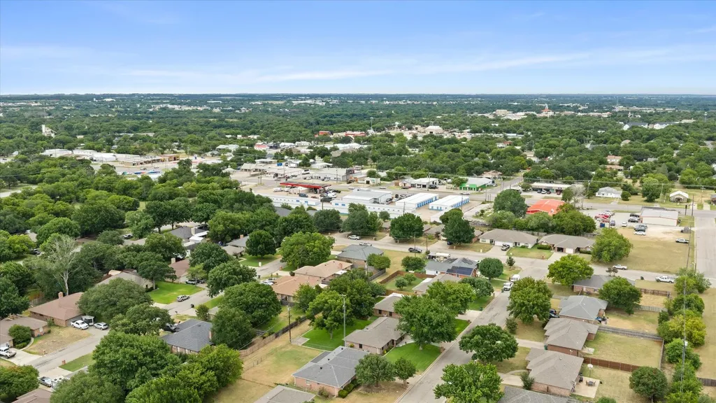1809 Sprucewood Avenue Stephenville TX 76401