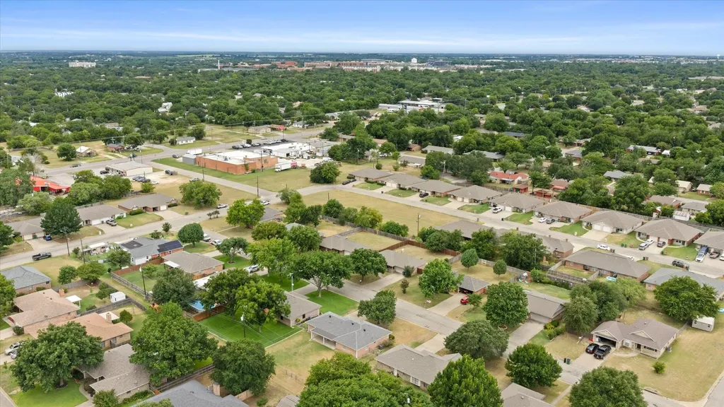1809 Sprucewood Avenue Stephenville TX 76401
