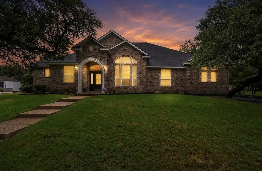 100 Laurel Oaks Lane Crawford TX 76638