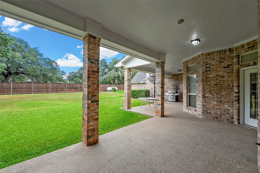 100 Laurel Oaks Lane Crawford TX 76638