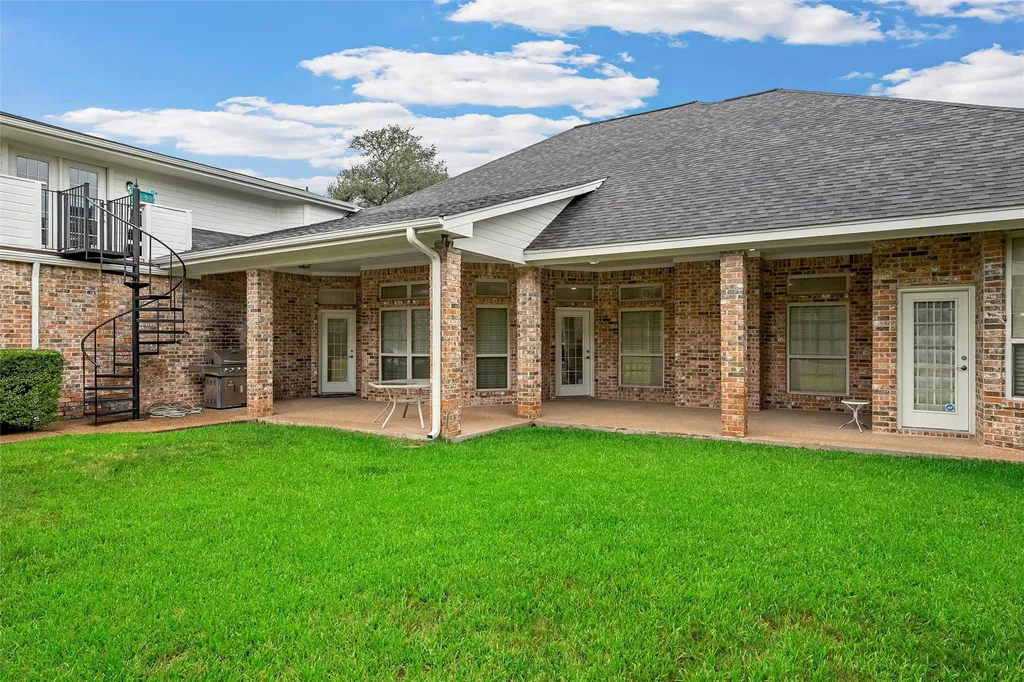 100 Laurel Oaks Lane Crawford TX 76638