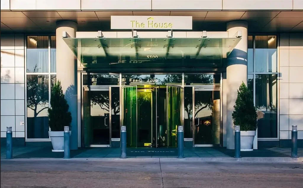 2200 Victory Avenue Dallas TX 75219