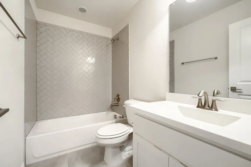 1224 Damsel Grey Trail Lewisville TX 75056