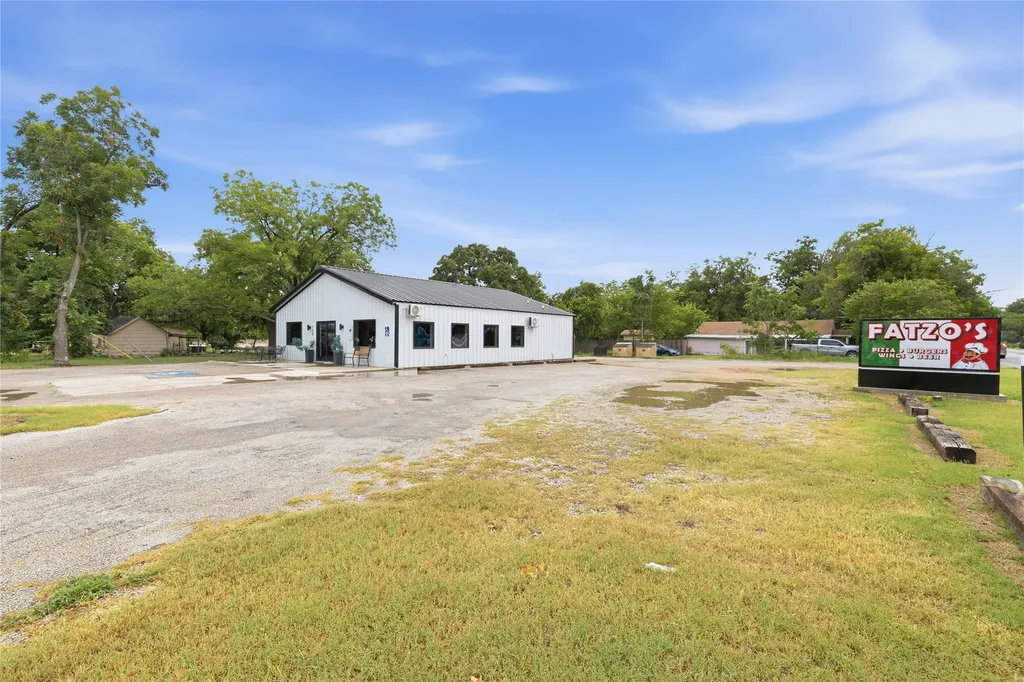 106 N 1st Street Bangs TX 76823