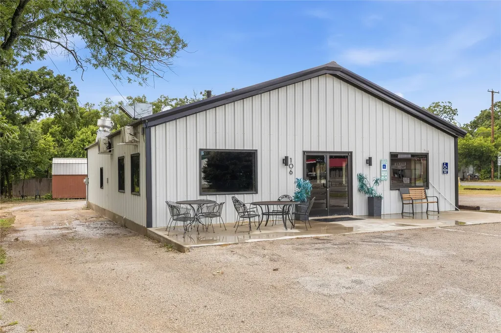 106 N 1st Street Bangs TX 76823