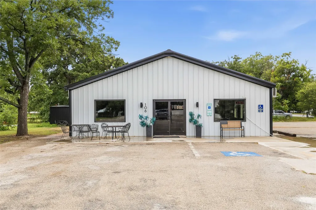 106 N 1st Street Bangs TX 76823