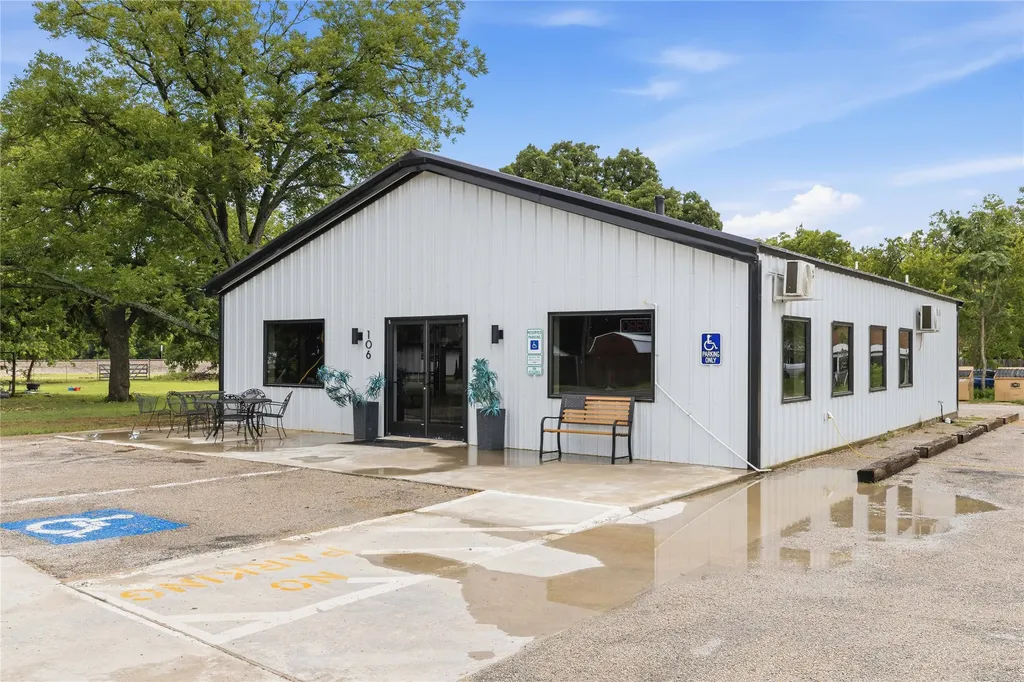 106 N 1st Street Bangs TX 76823