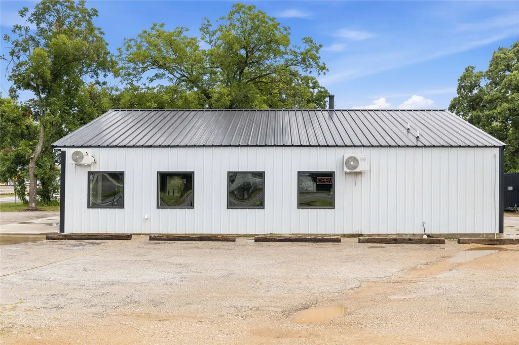 106 N 1st Street Bangs TX 76823