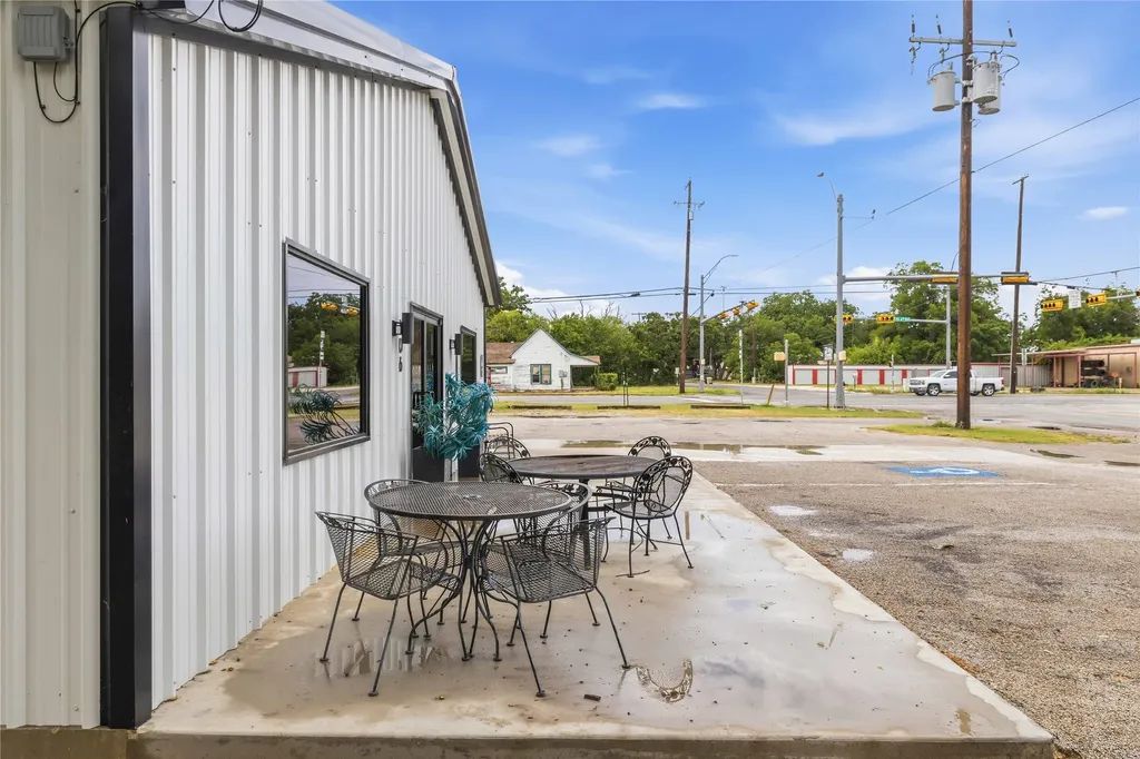 106 N 1st Street Bangs TX 76823