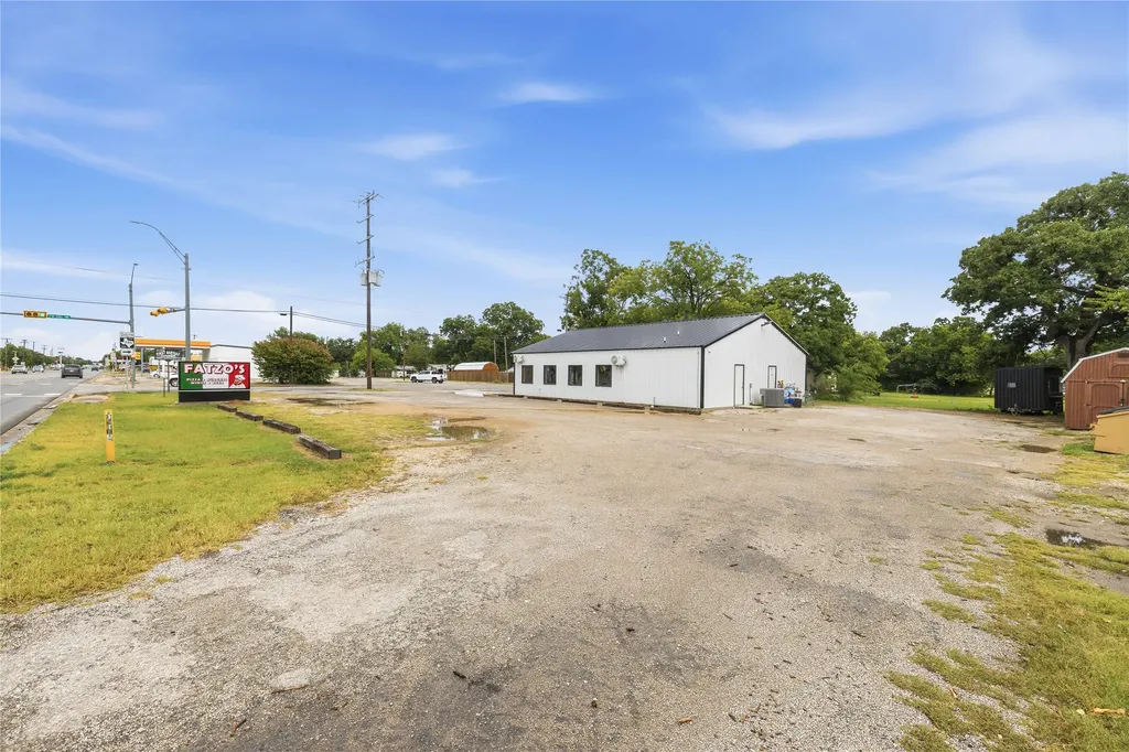 106 N 1st Street Bangs TX 76823