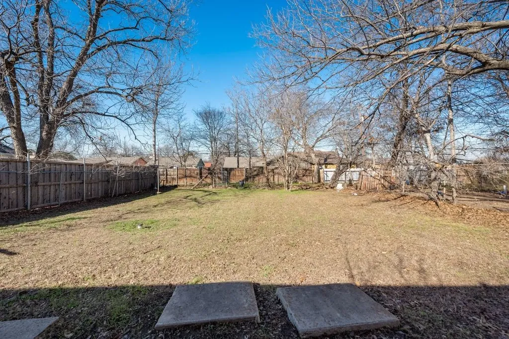1233 Marion Avenue Fort Worth TX 76104