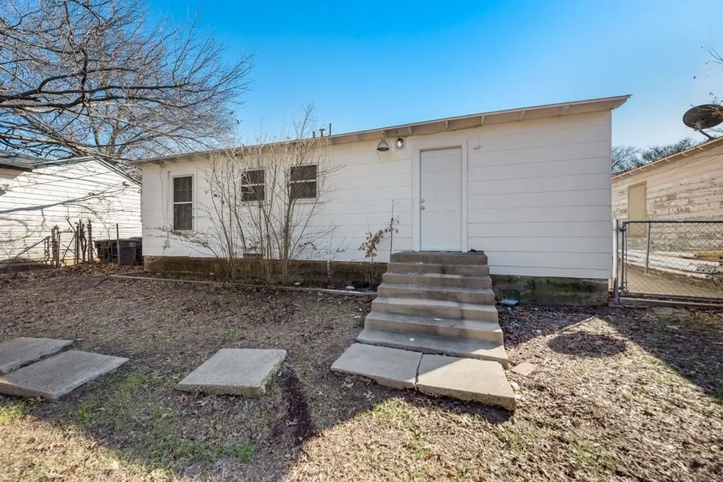 1233 Marion Avenue Fort Worth TX 76104