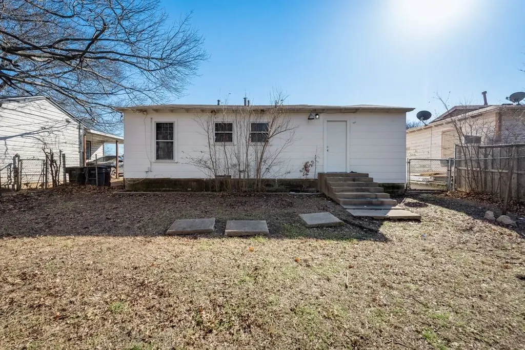 1233 Marion Avenue Fort Worth TX 76104