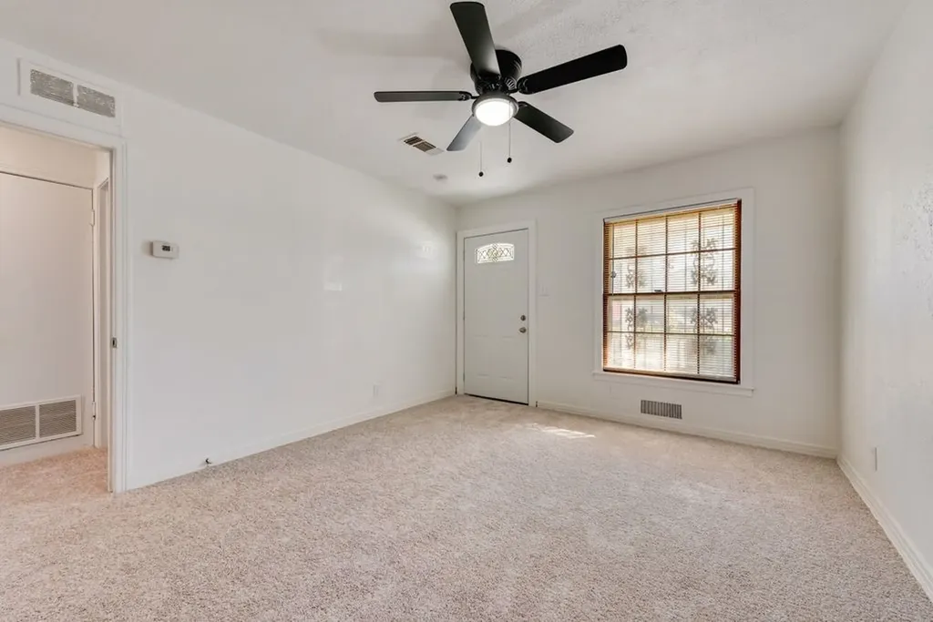 1233 Marion Avenue Fort Worth TX 76104
