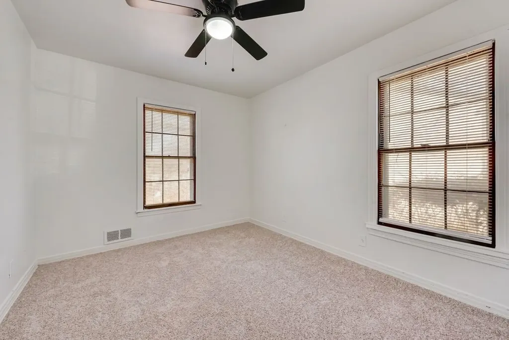 1233 Marion Avenue Fort Worth TX 76104