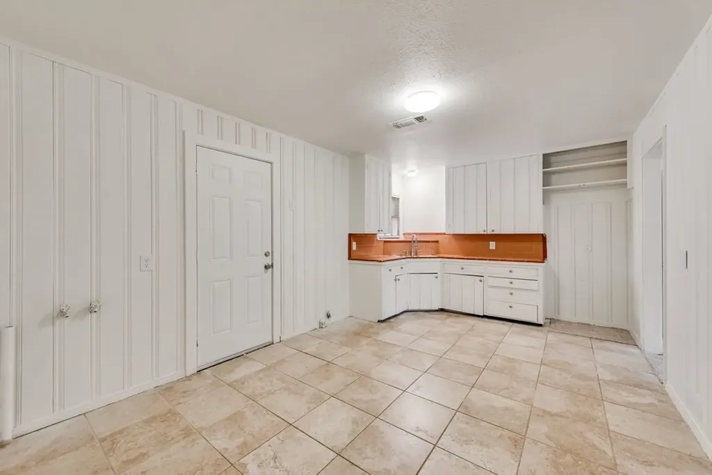 1233 Marion Avenue Fort Worth TX 76104