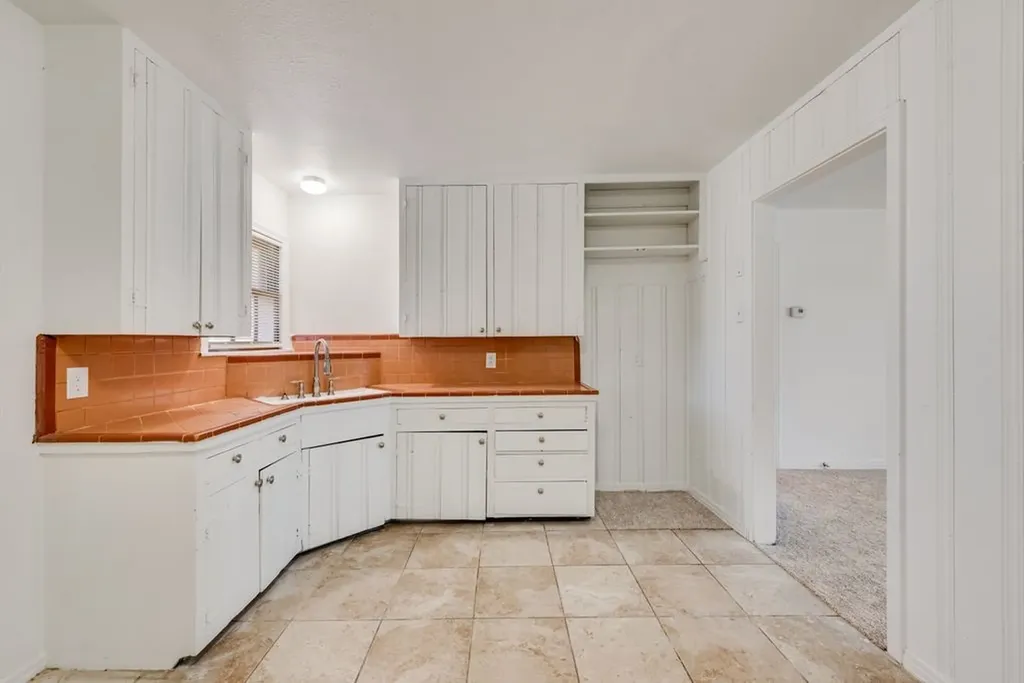 1233 Marion Avenue Fort Worth TX 76104
